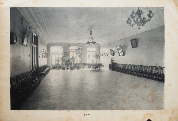 [Гимназия молодых девушек Ф. Мансбах]. Gymnase de Jeunes Filles F. Mansbach. М., 1909.